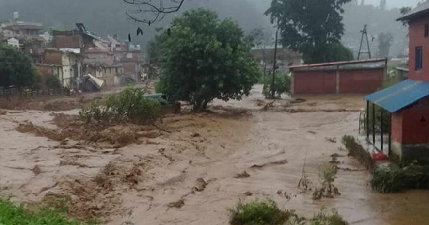 पनौतीमा बाढीले बगाउँदा १ महिला बेपत्ता