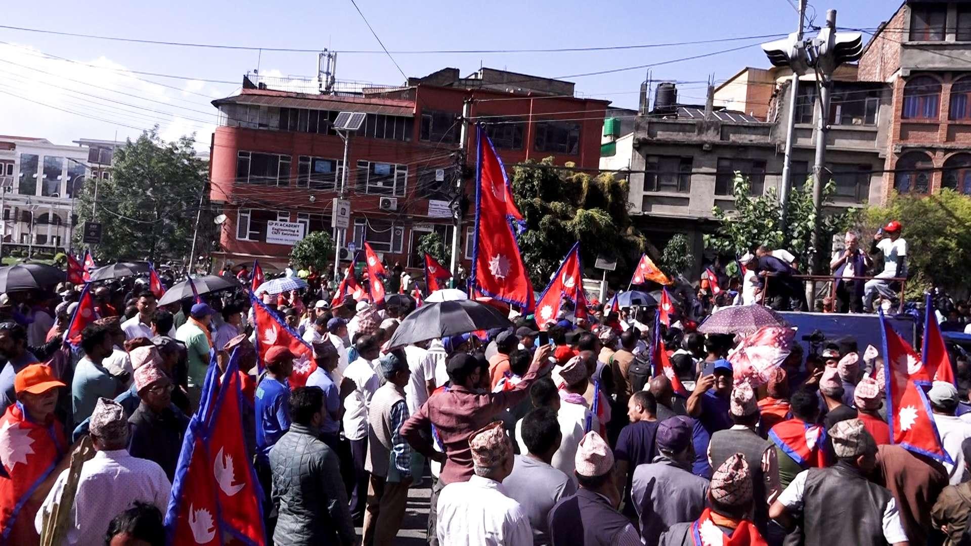 राजावादी आन्दोलनले सवारी आवागमन ठप्प