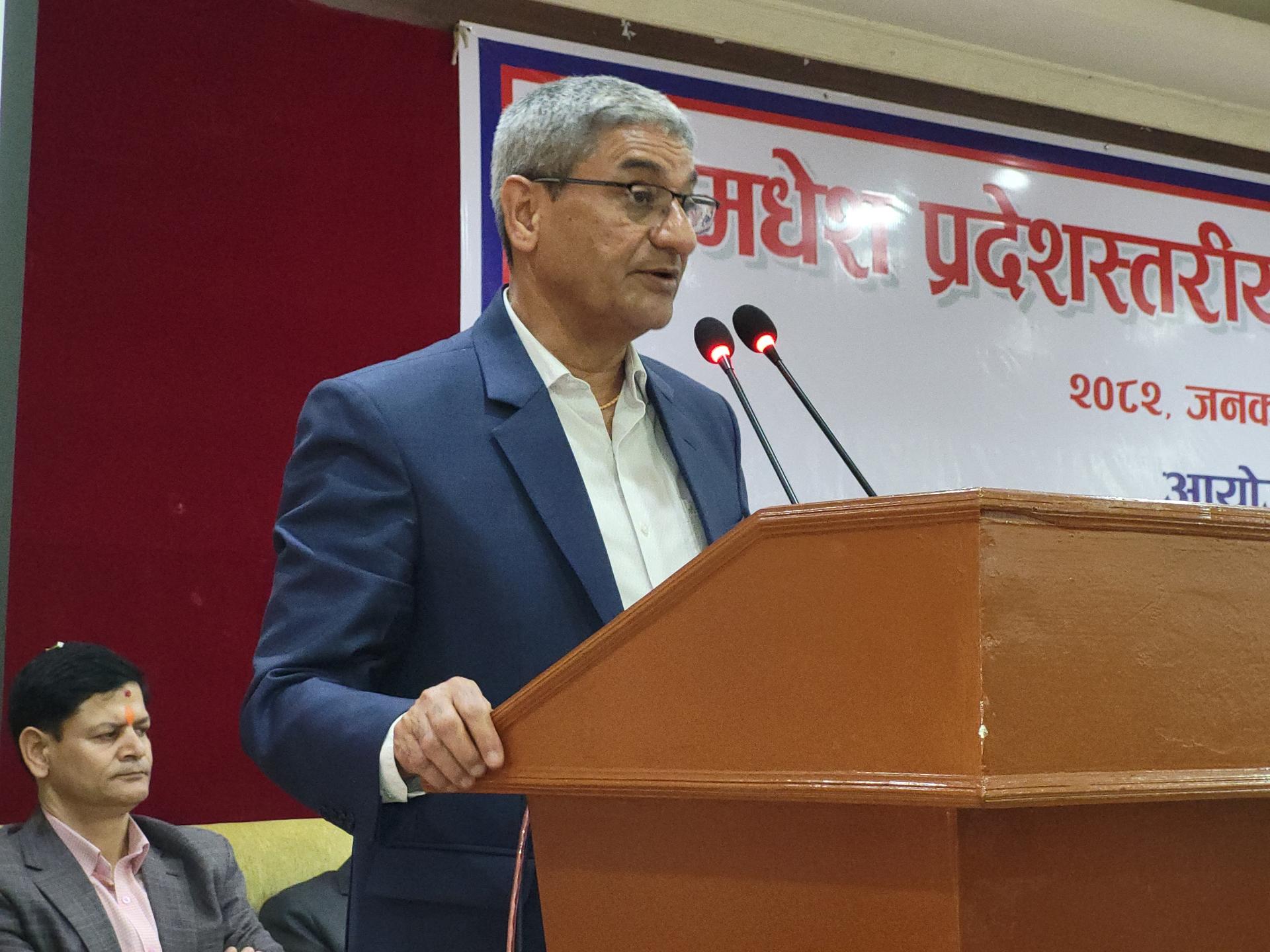 गृहमन्त्री लेखक भन्छन् :‘चोरी पैठारीका कारण राजस्व घट्यो, आन्तरिक व्यापार कमजोर हुँदै गयो’