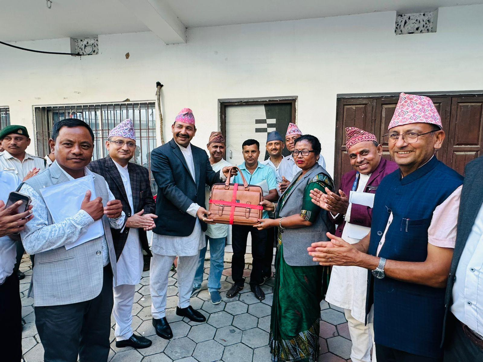 इटहरीमा २ अर्ब ५५ करोडको बजेट प्रस्तुत, धरानमा विवादले नगरसभा नै अनिश्चित