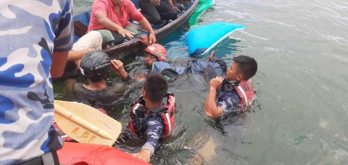 पोखरामा दुई प्याराग्लाइडिङ फेवातालमा खस्दा चार जनाको सकुशल उद्धार