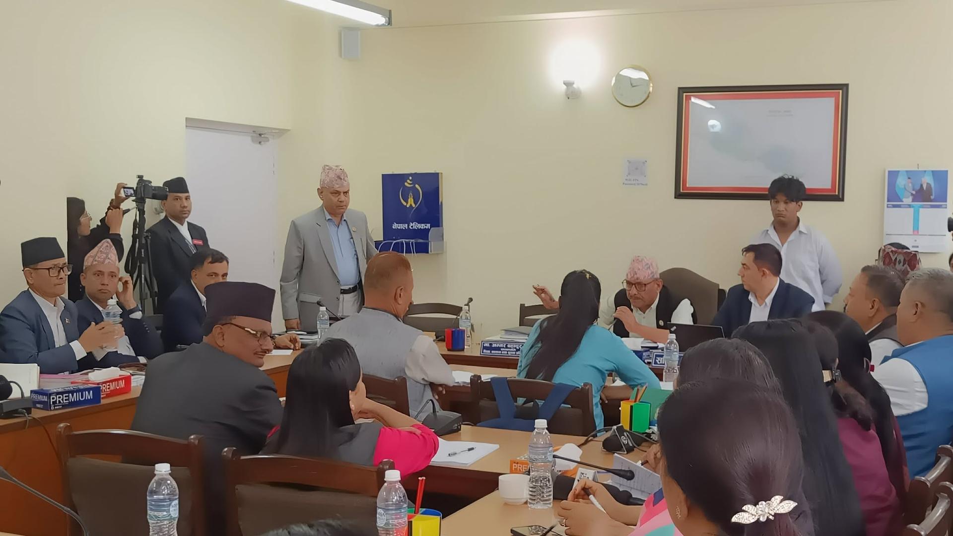 नेपाल शिक्षक महासङ्घ अवैध रहेको दाबी, सम्पूर्ण गतिविधि रोक्न संसदीय समितिमा उजुरी
