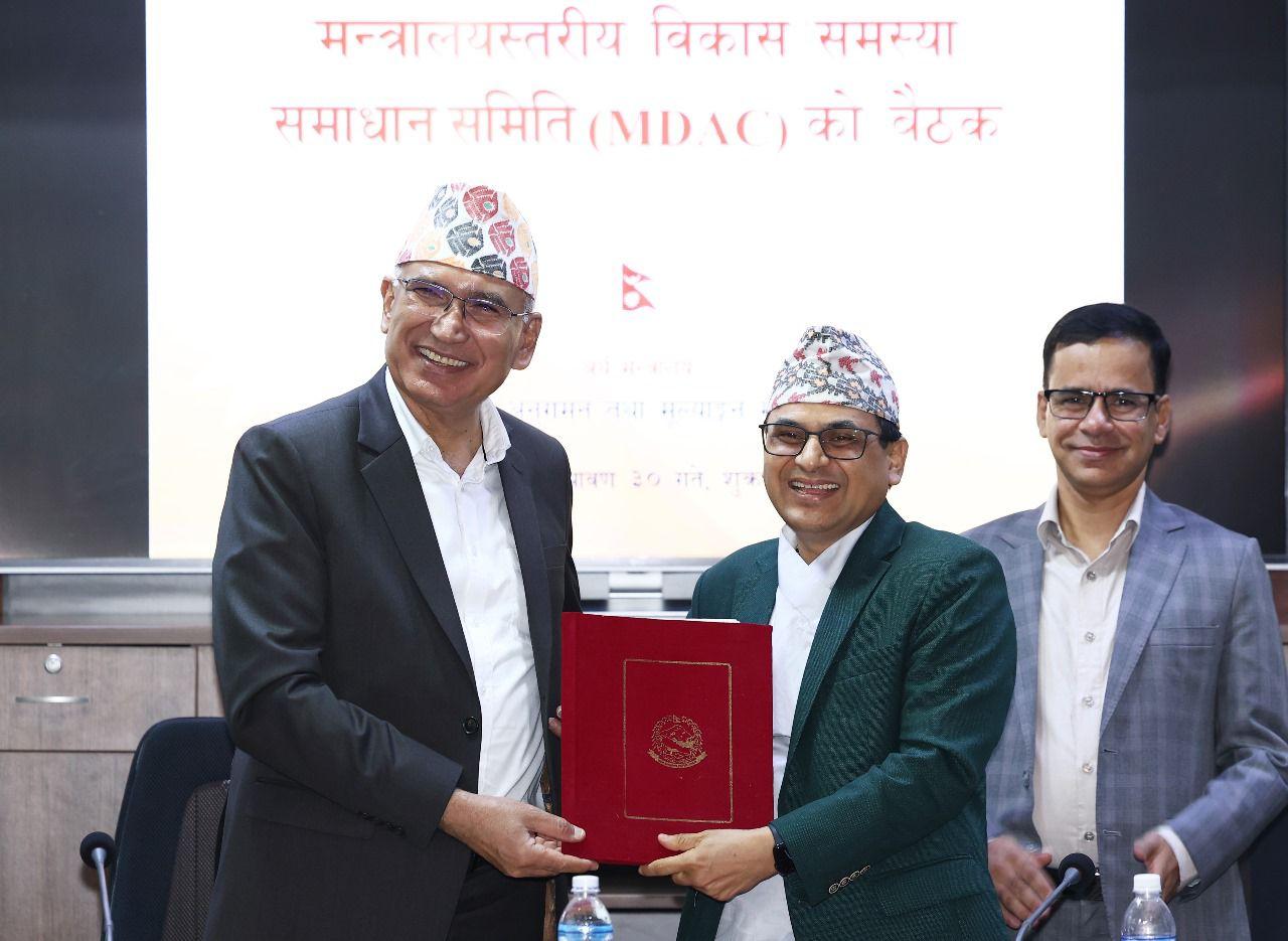 अर्थमन्त्री पौडेल र सचिवहरूबीच कार्यसम्पादन सम्झौता