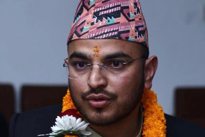 योग्यता नपुगेको निष्कर्षसहित बिमा प्राधिकरणका अध्यक्ष ओझा बर्खास्त