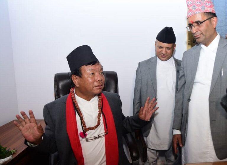 शिक्षामन्त्री महावीर पुनले गरे पदभार ग्रहण