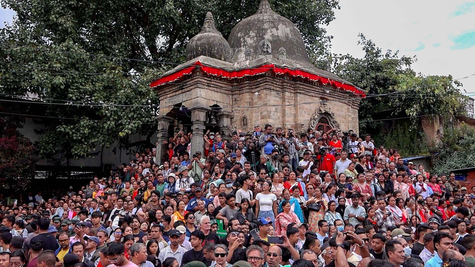 इन्द्रध्वज ठड्याएर वसन्तपुरमा इन्द्रजात्रा औपचारिक रुपमा सुरु (तस्बिरमा)