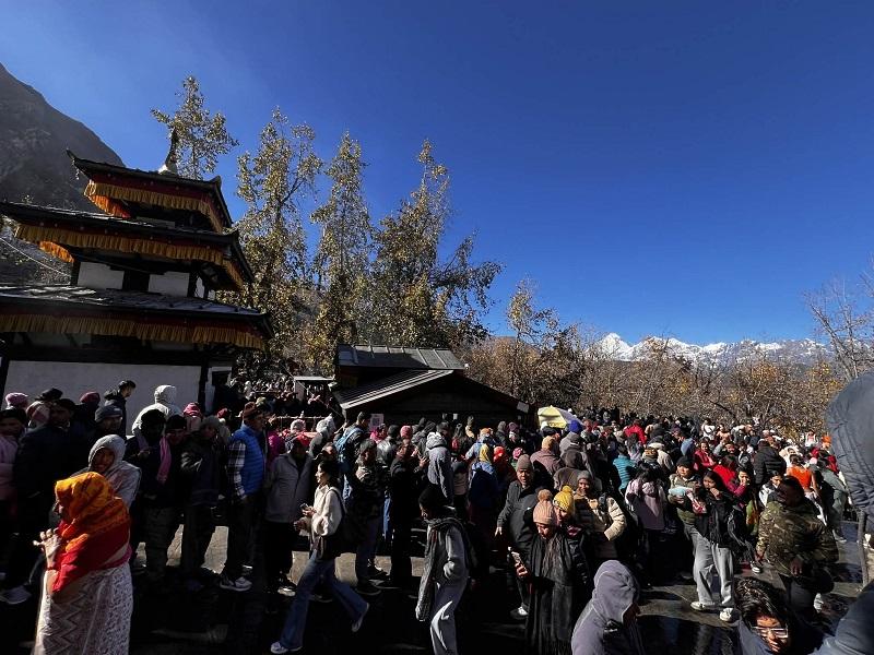 मुस्ताङमा आन्तरिक पर्यटकको कीर्तिमानी आगमन,तिहारपछि ६ हजार बढी भित्रिए