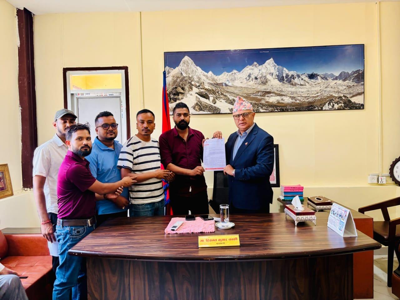 रेडियोलोजी तथा इमेजिङ स्वास्थ्यकर्मीले मुख्यमन्त्रीलाई बुझायो  १० बुँदे ज्ञापनपत्र