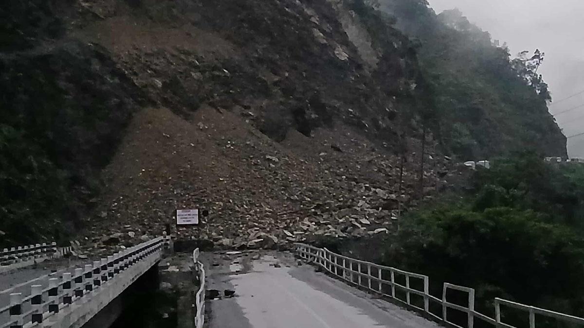 मुग्लिन–नारायणगढ सडकखण्डमा पहिरो, आवागमन प्रभावित