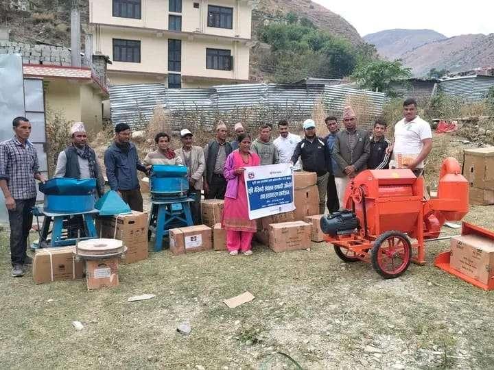 बाजुराका दुई गाउँपालिकाका कृषक समूहलाई कृषि मेसिनरी वितरण