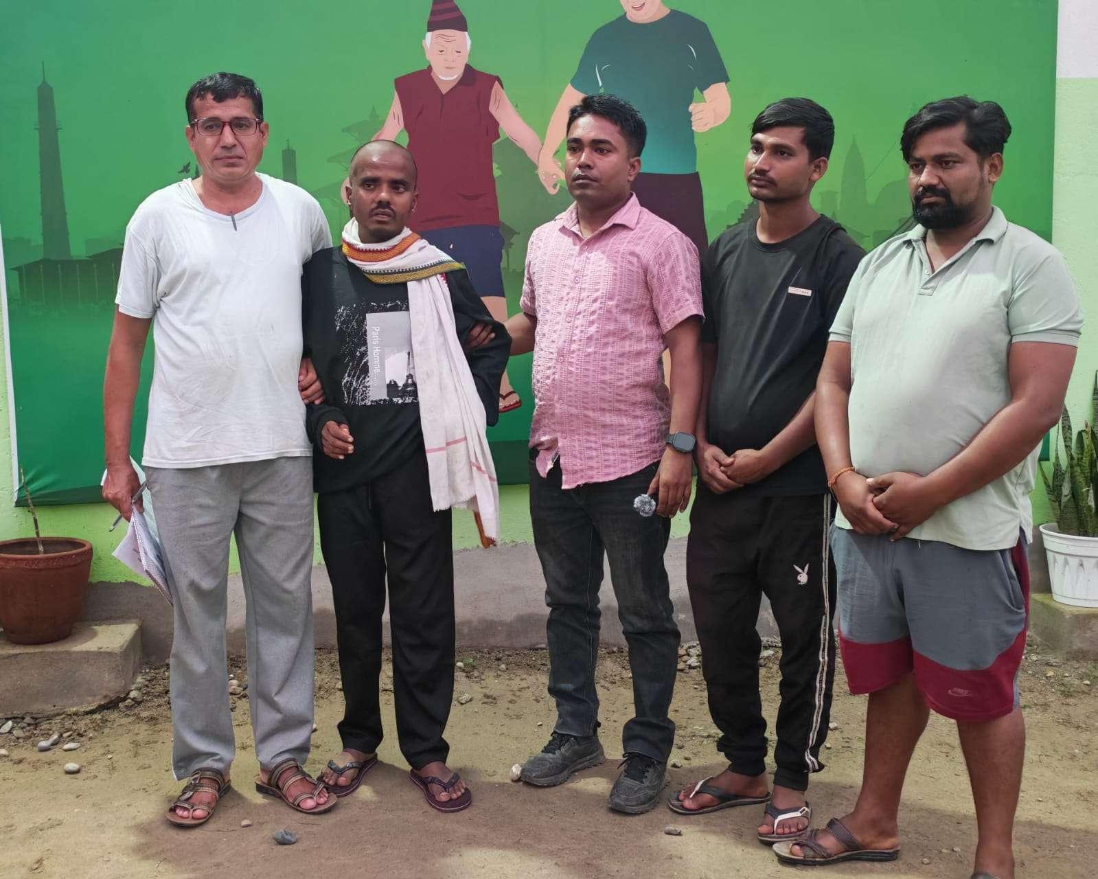 पत्रकारले गरे अपरिचित युवाको उद्धार