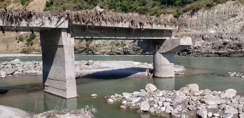 बाढीले पुल बगाएको नेपालथोकमा बेलिब्रिज बन्ने