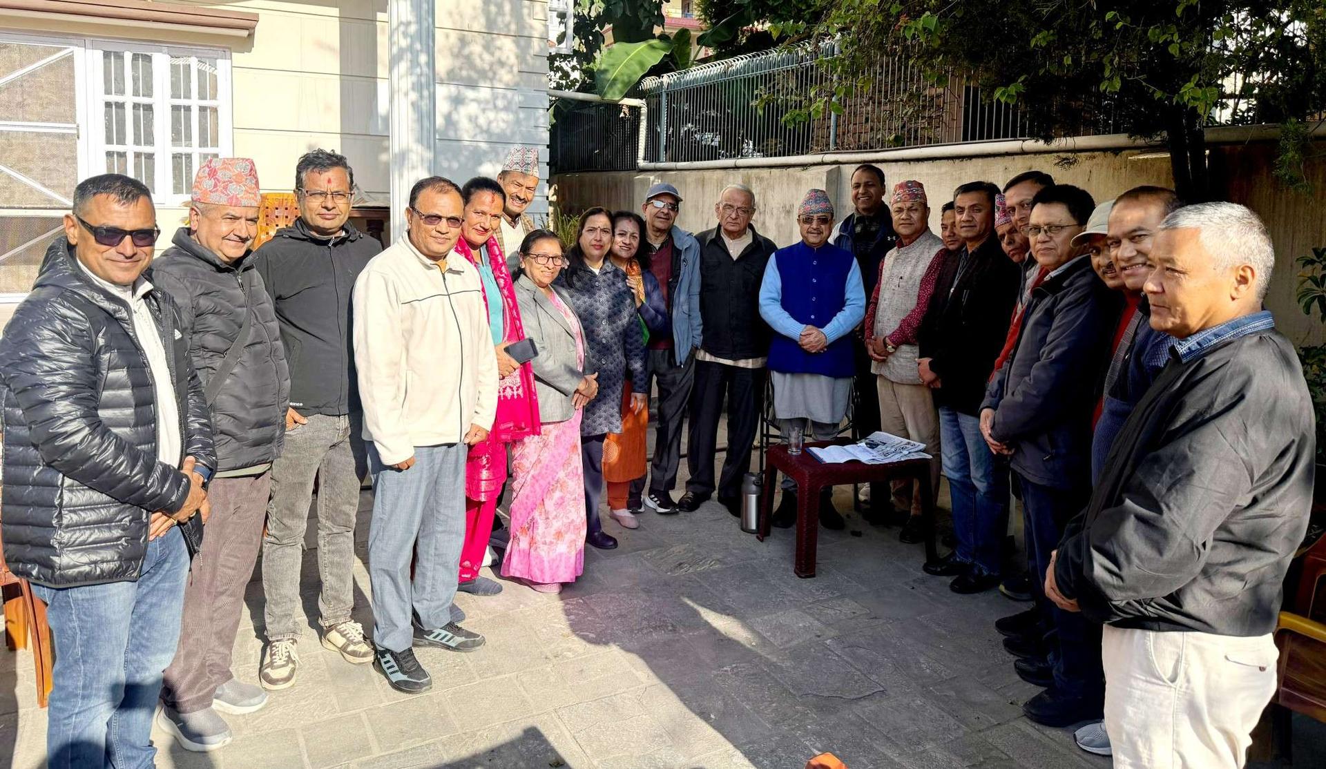 कावा सभापति खडकालाई ट्रेड युनियन काङ्ग्रेसको ज्ञापन : निर्वाचनअघि महाधिवेशन गरौं