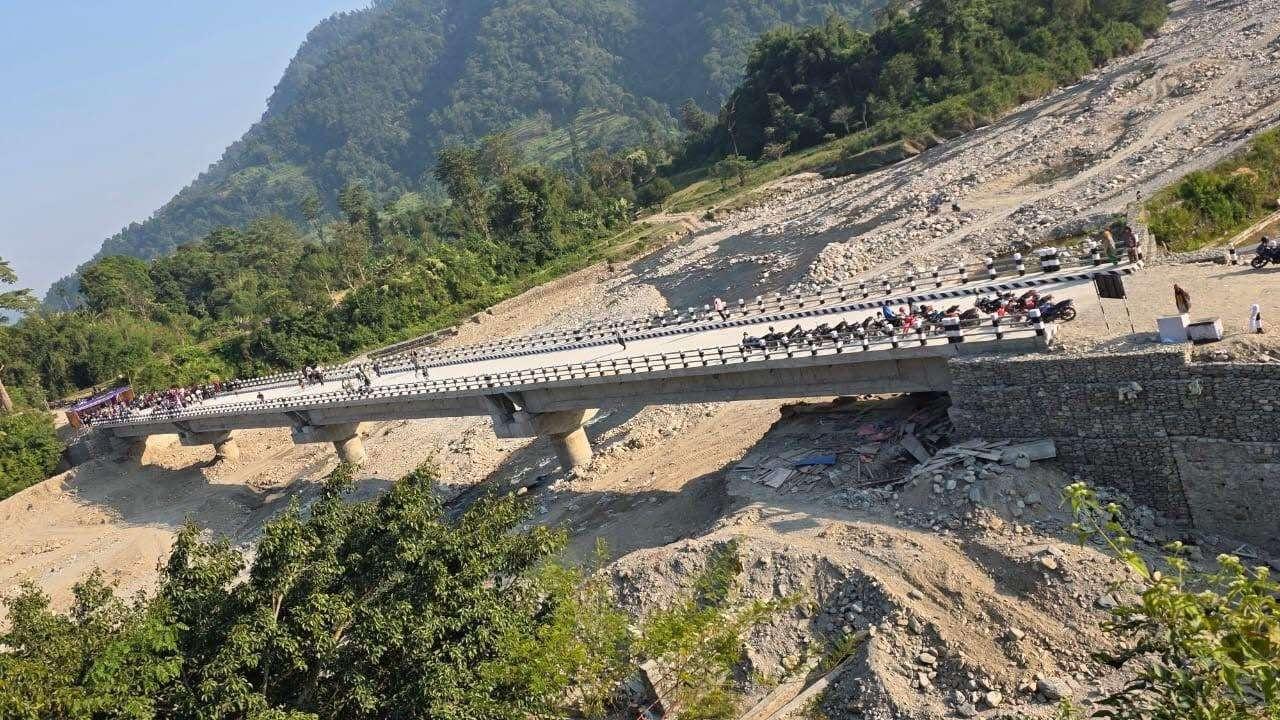 खोटाङको बुवाखोलामा पक्की पुल सञ्चालनमा