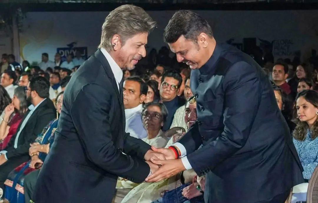 शाहरुख खान र सलमान खान, महाराष्ट्रका मुख्य मन्त्री देवेन्द्र फडणवीसको शपथ ग्रहण