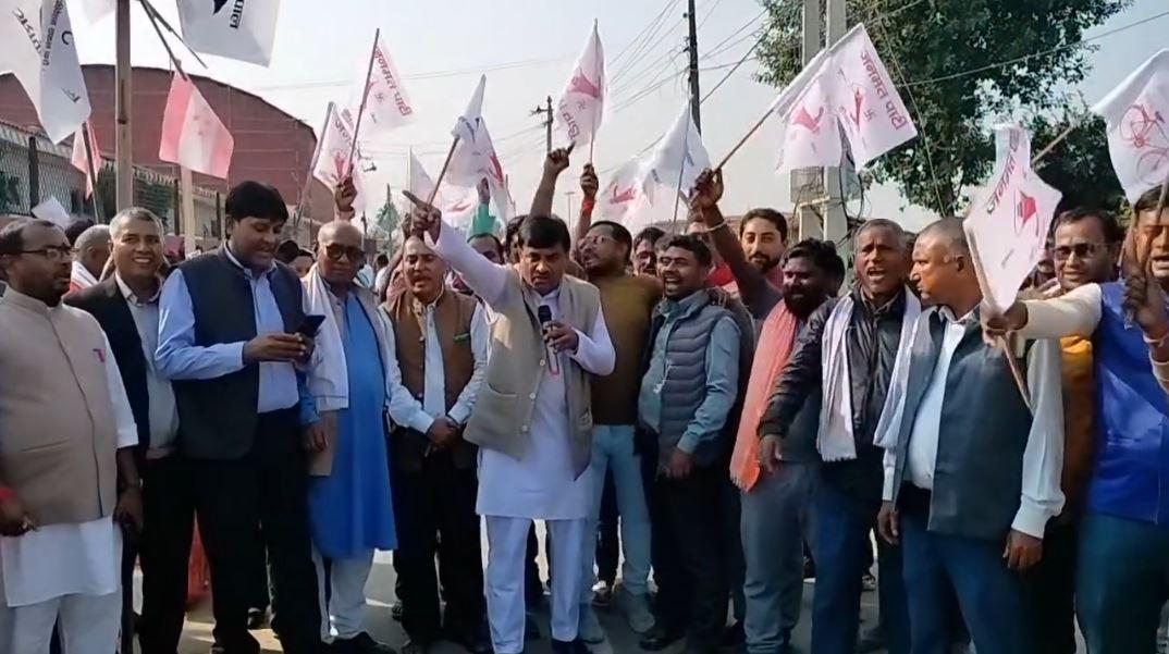 मधेस प्रदेश सभा अगाडि ७ राजनितिक दलको विरोध प्रदर्शन, सभामुखको राजिनामा माग