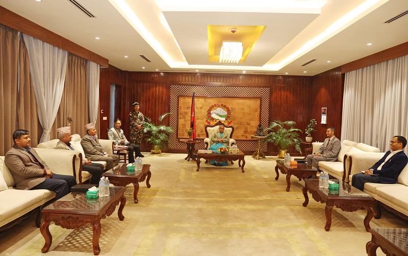 चुनावमा सघाउन प्रधानमन्त्री कार्कीको आग्रह, वातावरण बनाउन एमालेको शर्त