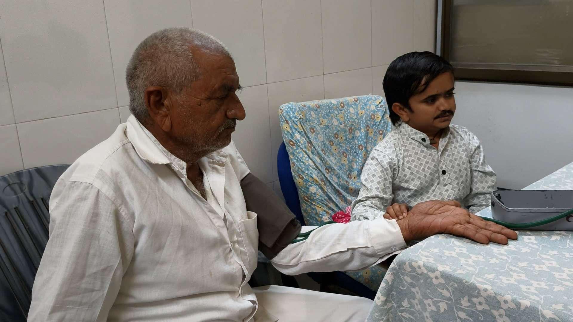 तीन फिट उचाइ भएका गणेश : जसले पूरा गरे डाक्टर बन्ने सपना