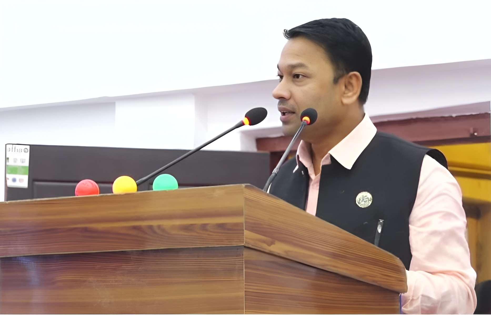 मुख्यमन्त्री सरोज कुमार यादवले दिए राजिनामा