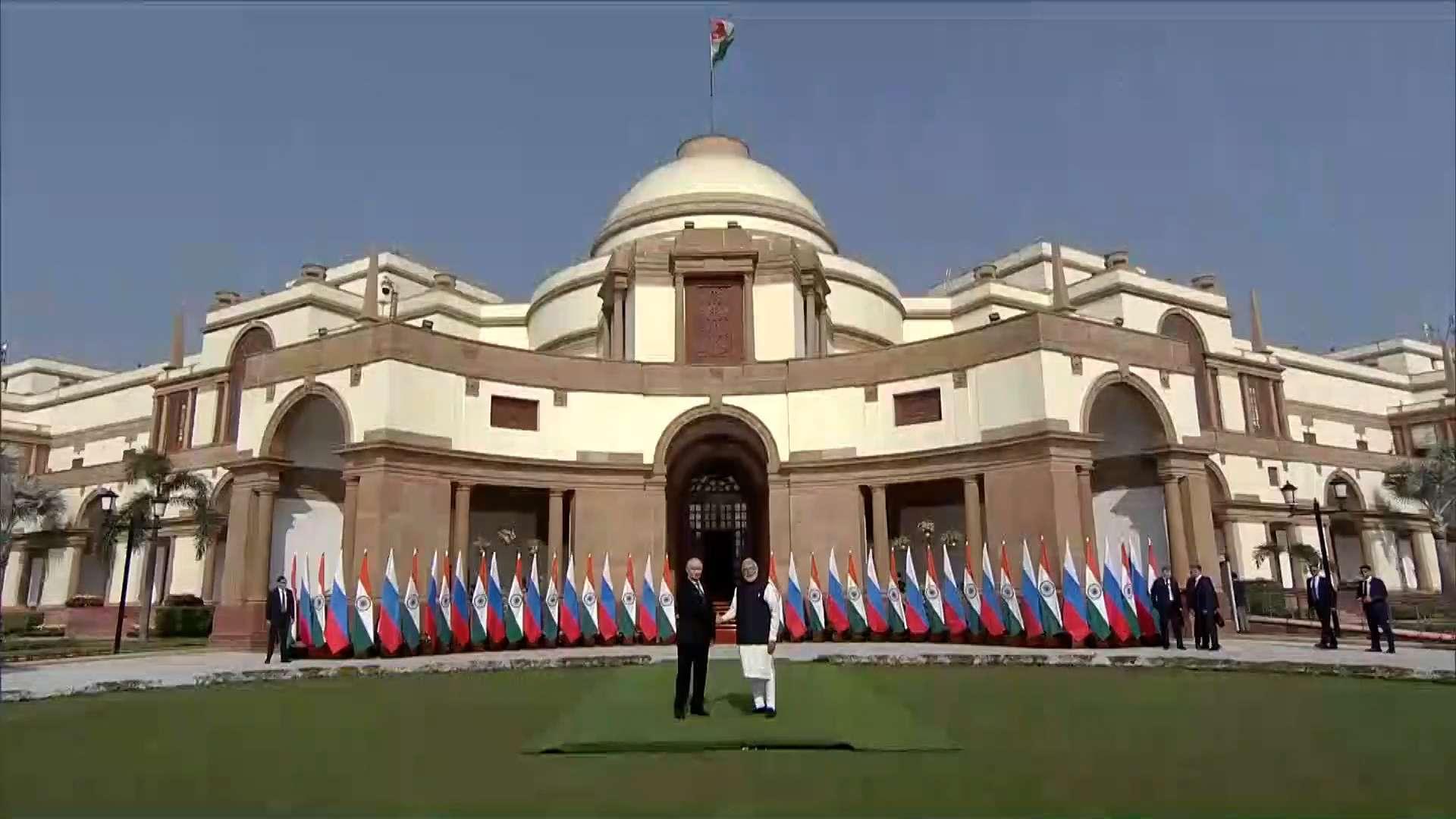 रुसी राष्ट्रपति पुटिनलाई भारतमा भब्य स्वागत, २१ तोपको सलामी