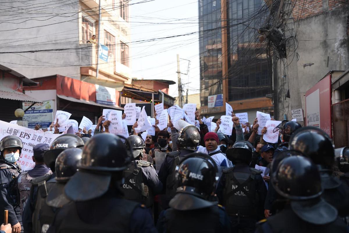 कोरिया जान पाउनुपर्ने माग राख्दै ईपीएस पास गरेका युवाहरू आन्दोलनमा