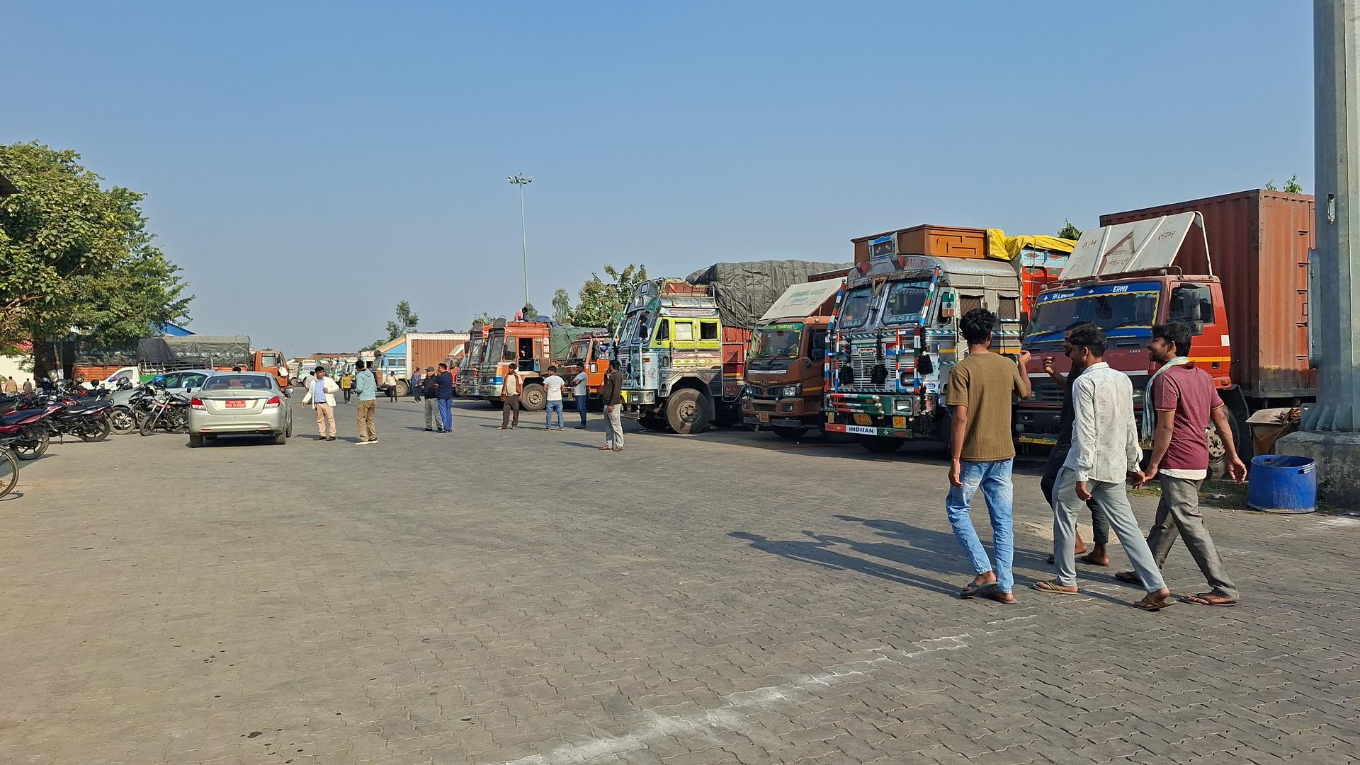 वीरगञ्ज भन्सारको दैनिक ५७ करोडको राजस्व सङ्कलन शून्य