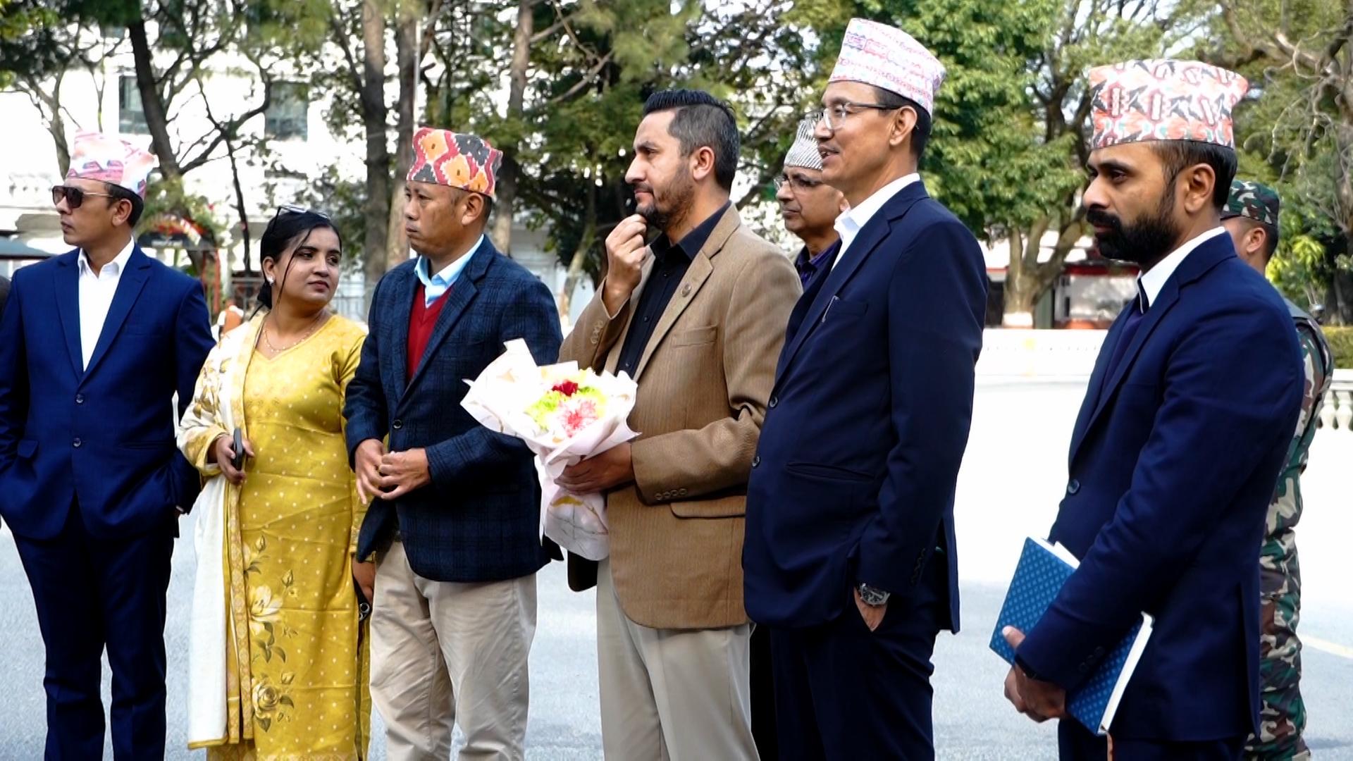 सिंहदरबारको अवलोकनमा पूर्वराष्ट्रपति भण्डारी, छिट्टै पुनर्निर्माण गर्न सुझाव