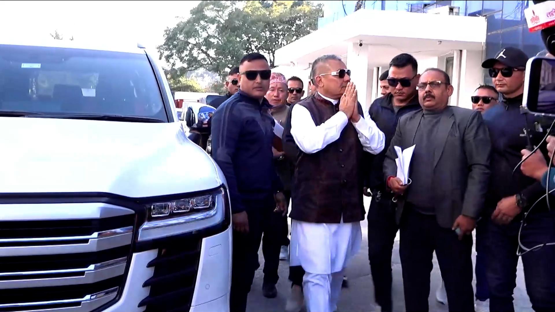 वर्तमान व्यवस्था फालेर राजसंस्था ल्याउन आवश्यक छ : दुर्गा प्रसाईं