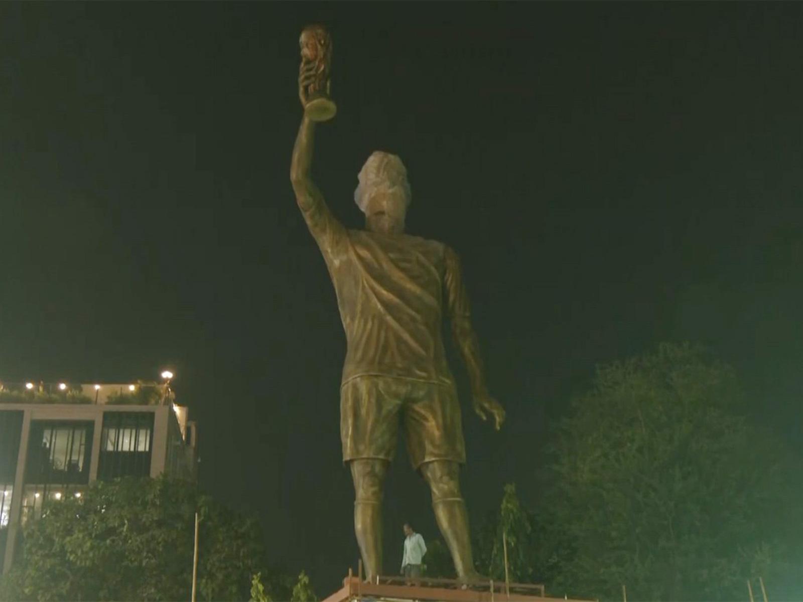 कोलकातामा लियोनल मेस्सीको ७० फिट अग्लो प्रतिमा तयार, डिसेम्बर १३ मा उद्घाटन