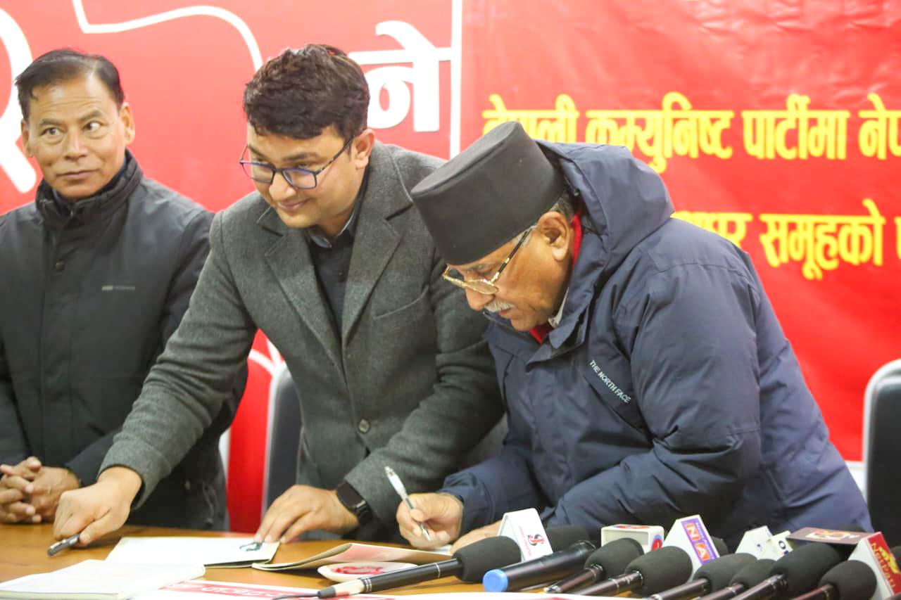विप्लवका विश्वासपात्र चिरञ्जीवी ढकाल प्रचण्ड नेतृत्वको नेकपामा प्रवेश