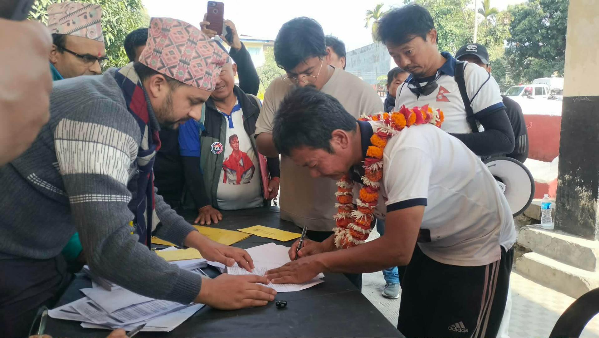 हर्क साम्पाङले सुनसरी-१ बाट दिए उम्मेदवारी