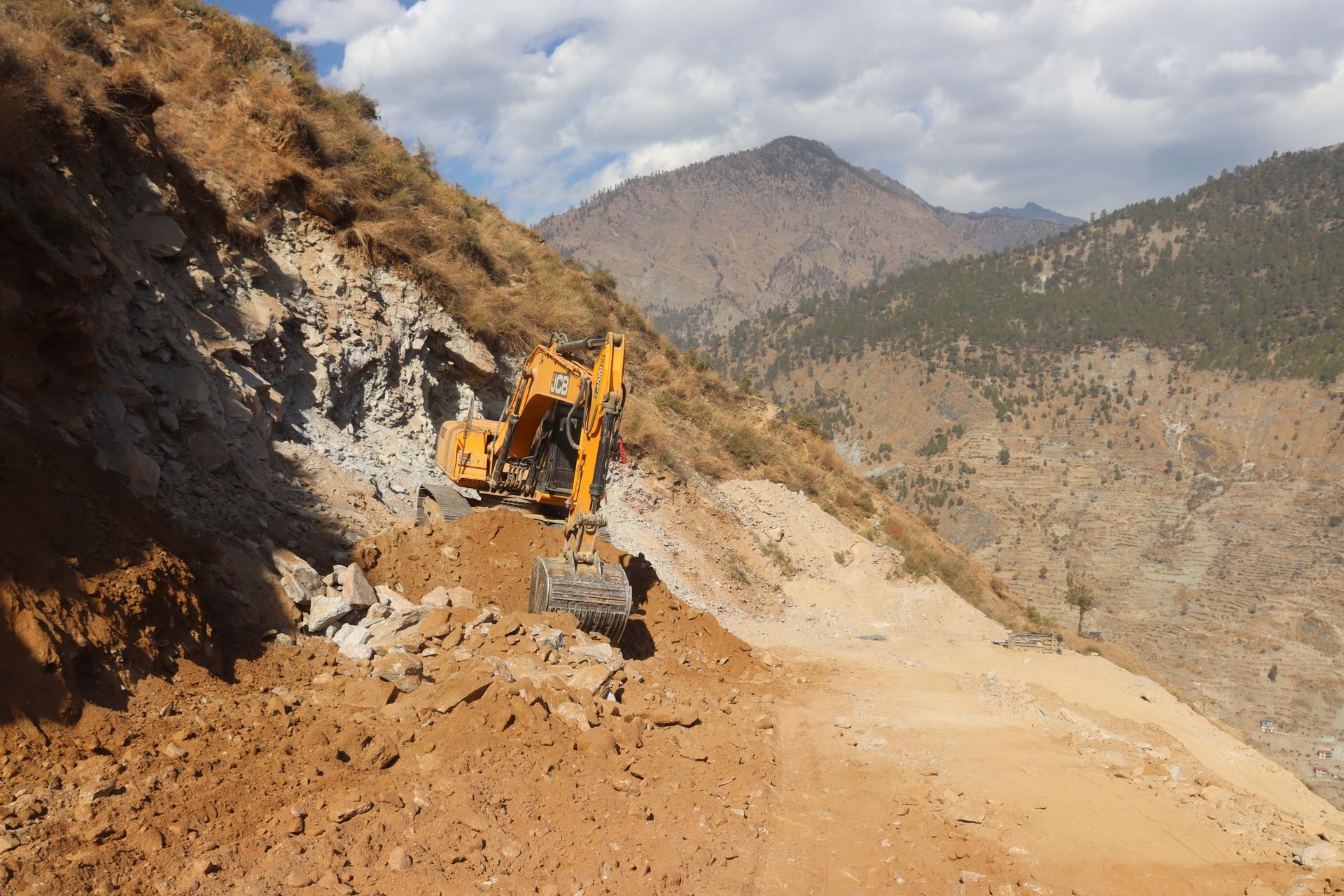 हुम्ला–मुगु–कर्णाली सडक खण्डको गमगढी–सोरु खण्डको निर्माण रफ्तारमा