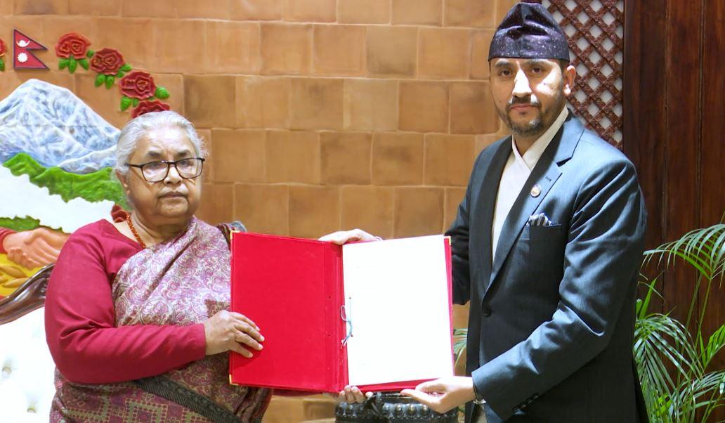 सञ्चारमन्त्री जगदीश खरेलले दिए राजीनामा
