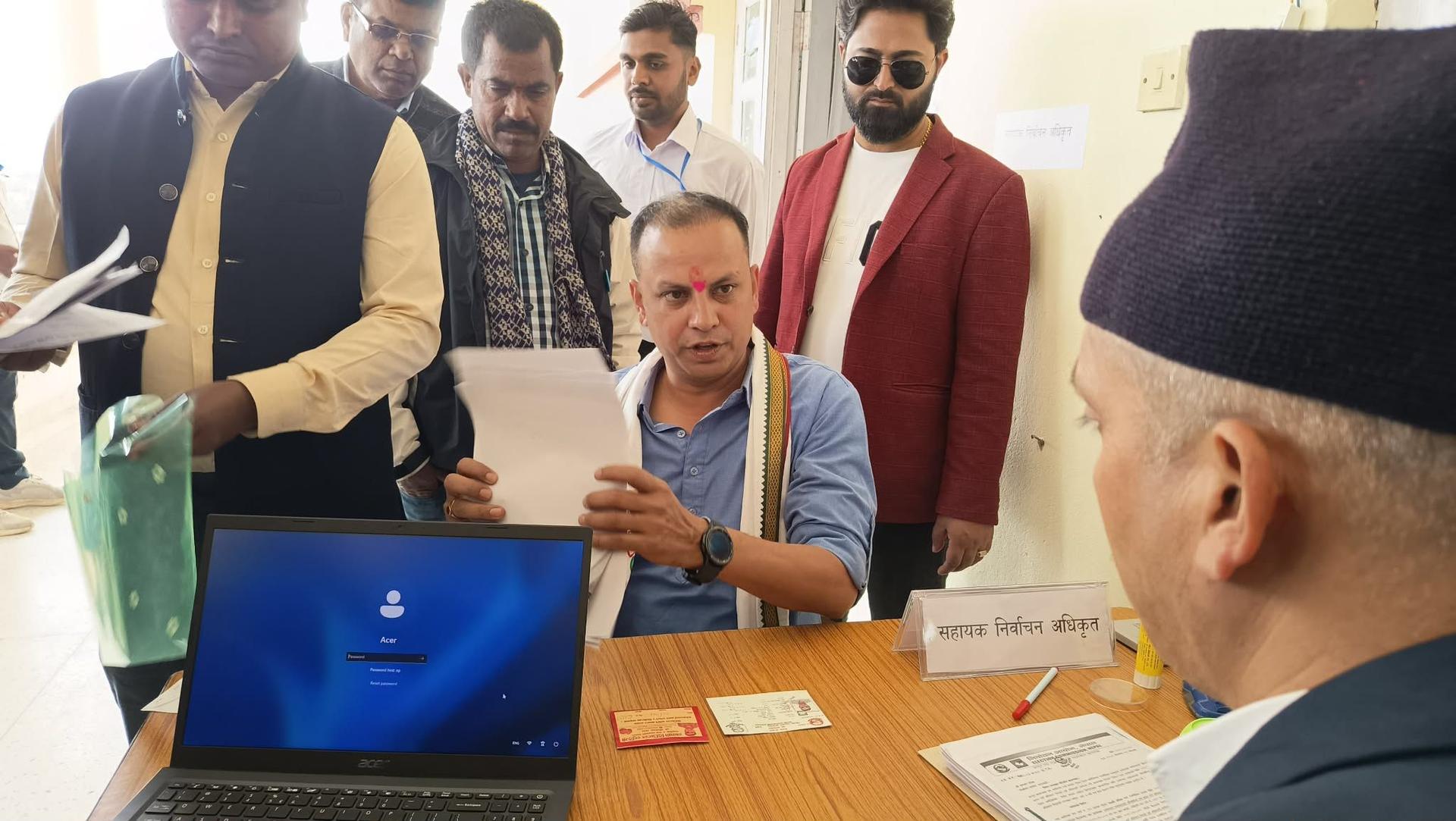 मनिष झाले धनुषा–३ मा गराए उम्मेदवारी दर्ता