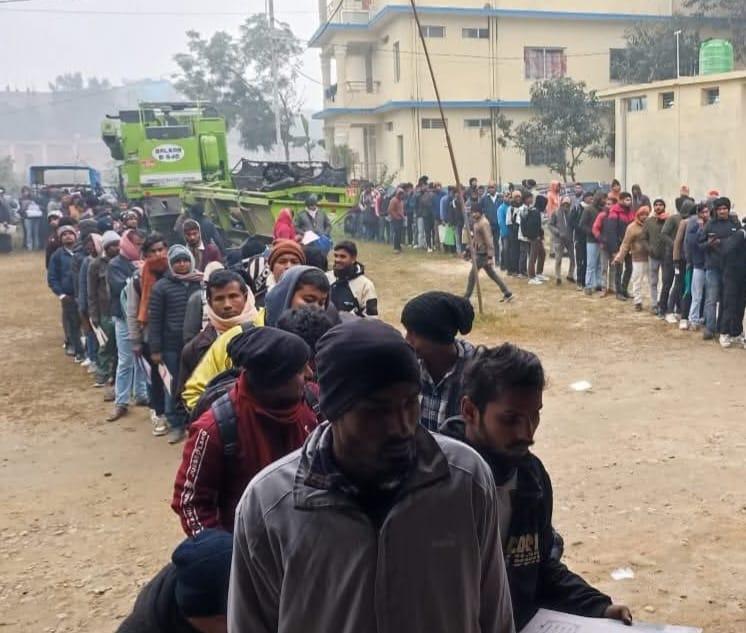 बारामा निर्वाचन प्रहरीको उत्साह : आवेदन दिनेहरूको घुइँचो