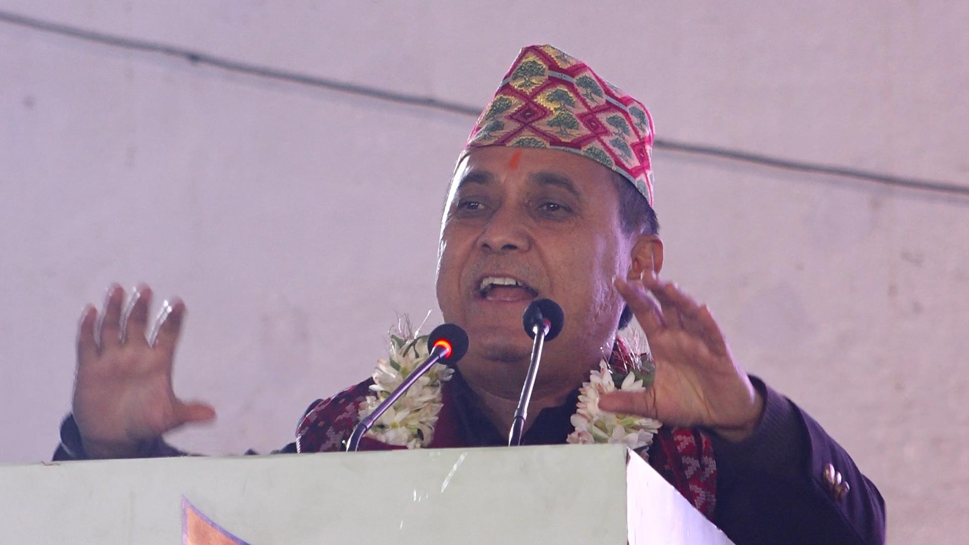 देश संविधानले र पार्टी विधानले चल्नुपर्छ : विश्वप्रकाश शर्मा