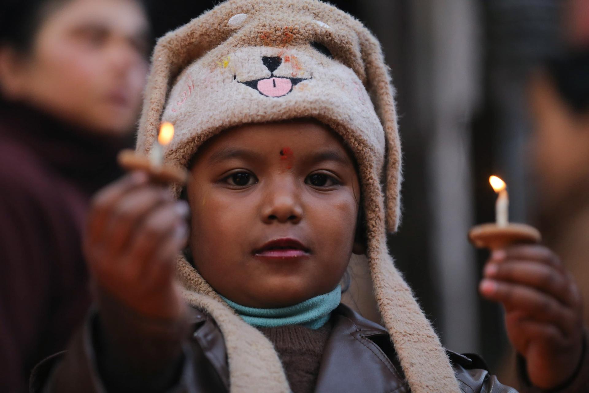 सरस्वती मन्दिरमा भक्तजनहरुको भिड (फोटो फिचर)