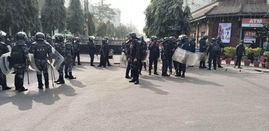 वीरगञ्जमा अनिश्चितकालीन कर्फ्यु जारी, रौतहटको गौरमा भने हट्यो