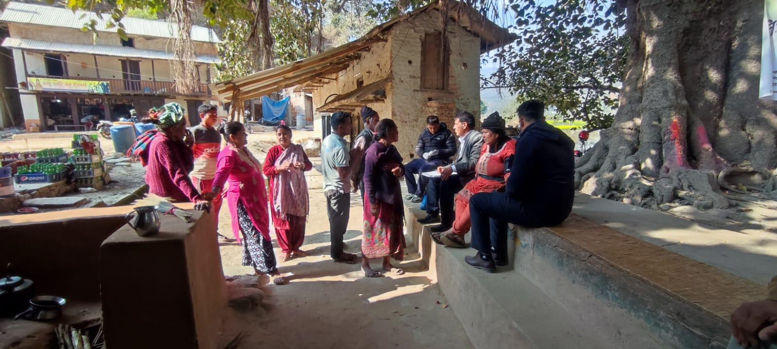 गाउँमा देखिँदै दीर्घरोगको भार : रामेछापमा आयुर्वेद चिकित्सालयको घरदैलो उपचार
