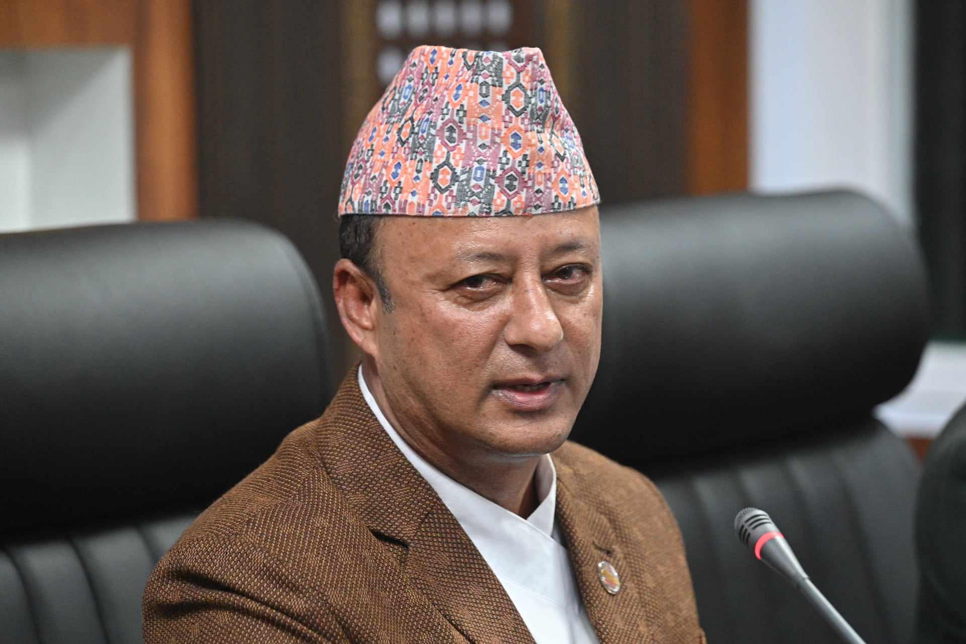 पूर्वमन्त्री दीपक खड्कालाई म्याद थपका लागि अदालत उपस्थित गराइयो