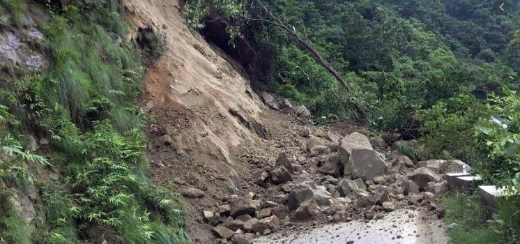 नारायणगढ-मुग्लिन सडकका ४३ ठाउँ पहिरोको जोखिममा