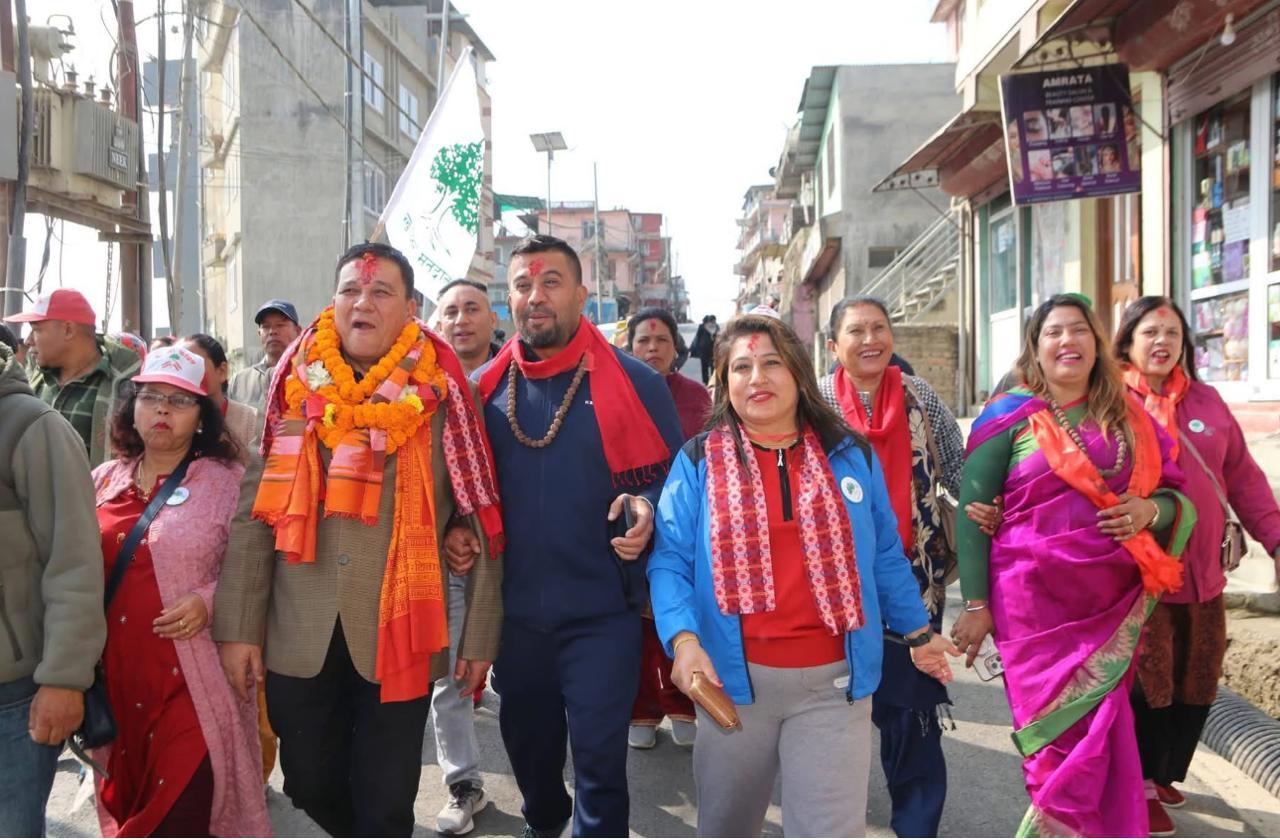 तारकेश्वरमा खुलेआम आचारसंहिता विपरीत भोट माग्दै मेयर महर्जन र उपमेयर बुर्लाकोटी
