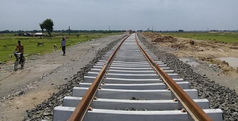 मुआब्जा विवादले रेल्वेको काम रोकियो