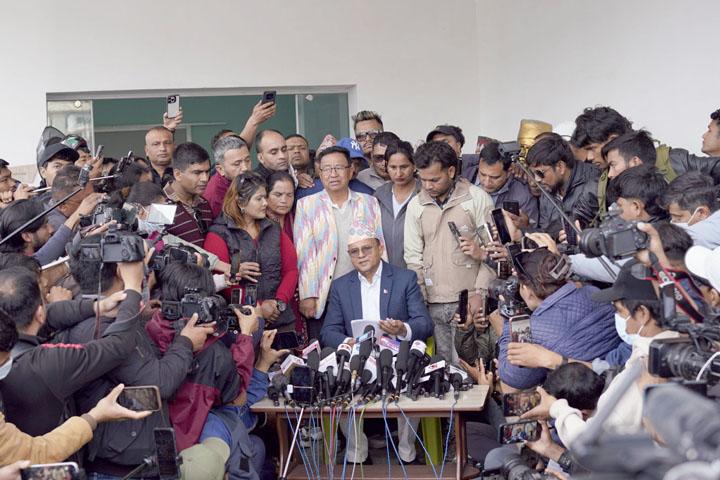 पार्टी अध्यक्ष ओली र कांग्रेस नेता लेखकलाई रिहाई गर्न एमालेको माग