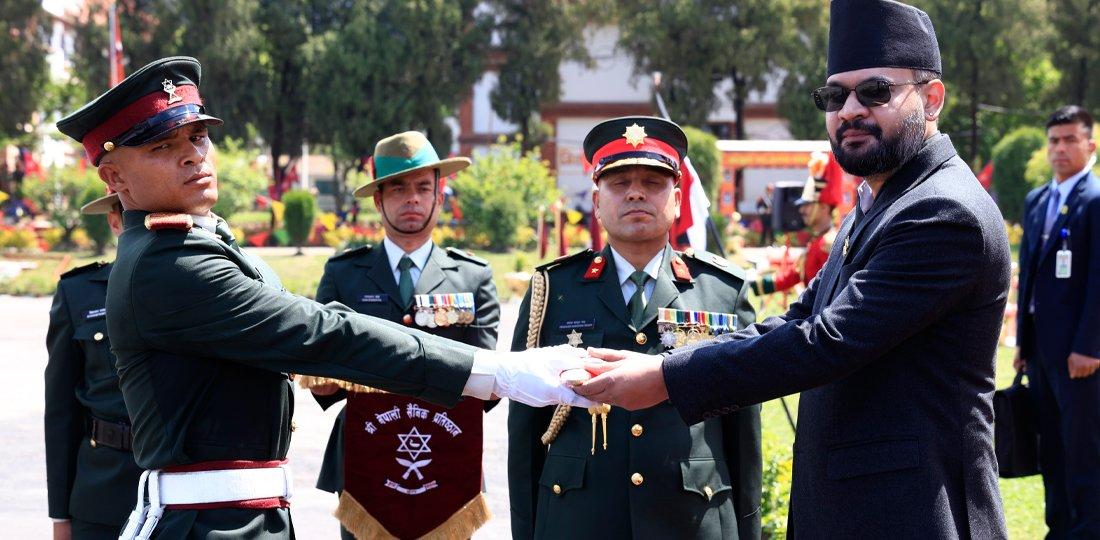 दीक्षित सैन्य अधिकृतलाई प्रधानमन्त्रीको निर्देशन: कर्तव्यप्रति सदैव सजग रहन आग्रह
