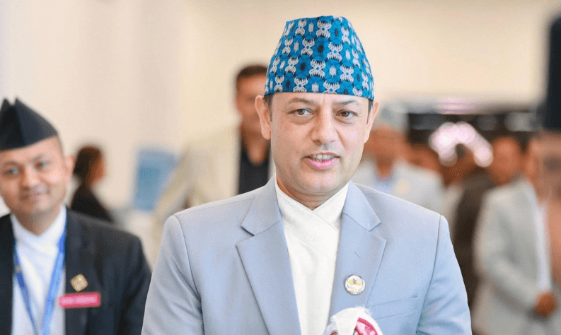 सभामुख डीपी अर्यालको कार्गेडलाई लेन क्रस गरेको भन्दै ट्राफिक प्रहरीद्वारा चिट काटियो