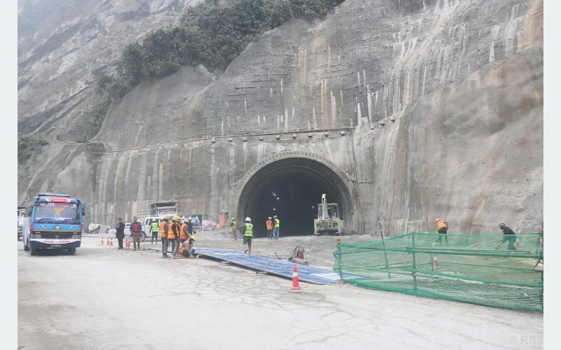 सिद्धबाबा सुरुङमार्गबाट दसैँसम्म गाडी सञ्चालन गर्ने लक्ष्य
