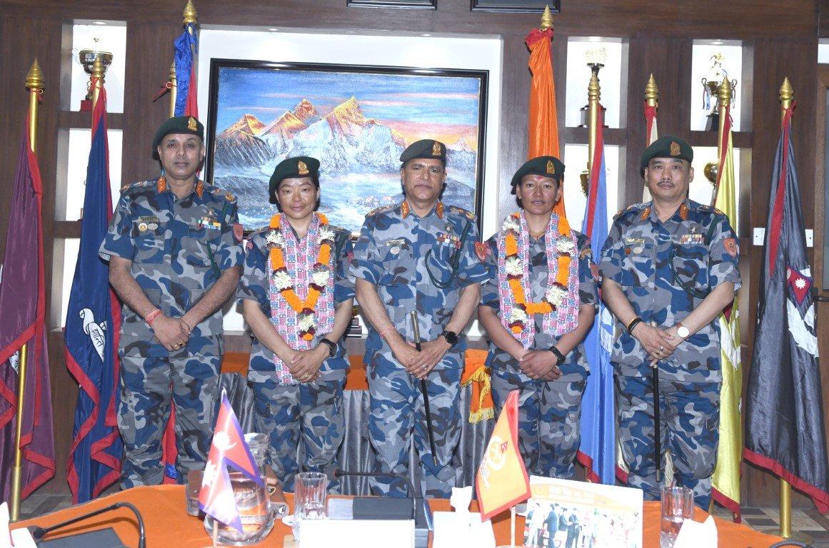 सगरमाथा र लोत्से आरोहण गर्ने महिला सशस्त्र प्रहरीलाई सम्मान