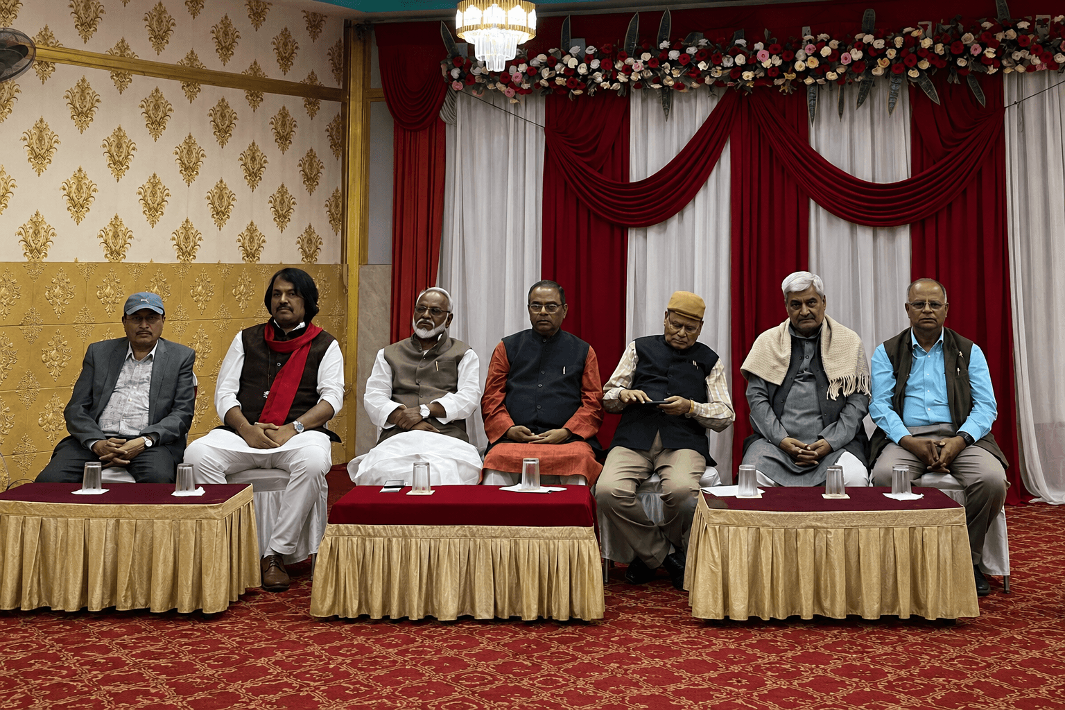 पद नछोड्दा दलहरूको एकता प्रक्रिया रोकियो