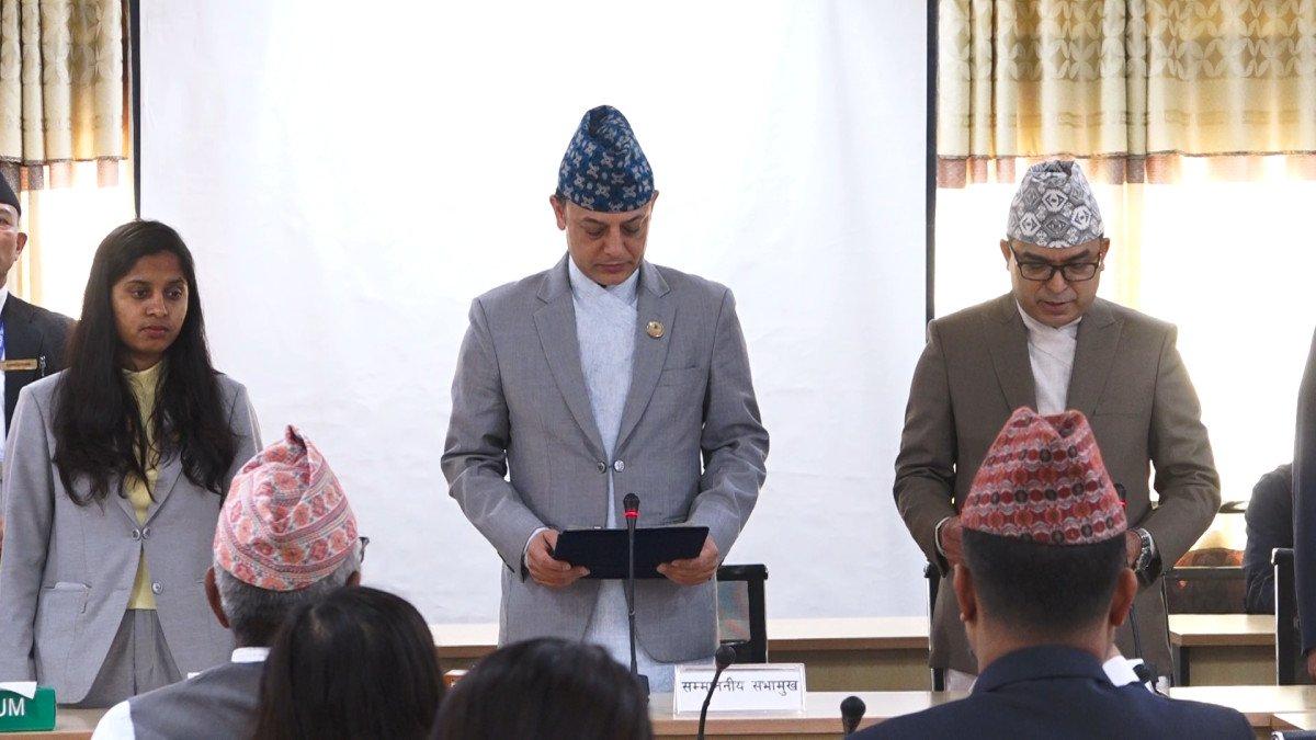 प्रतिनिधि सभाका नवनियुक्त सचिव प्रकाश अधिकारीले लिए पद तथा गोपनीयताको शपथ